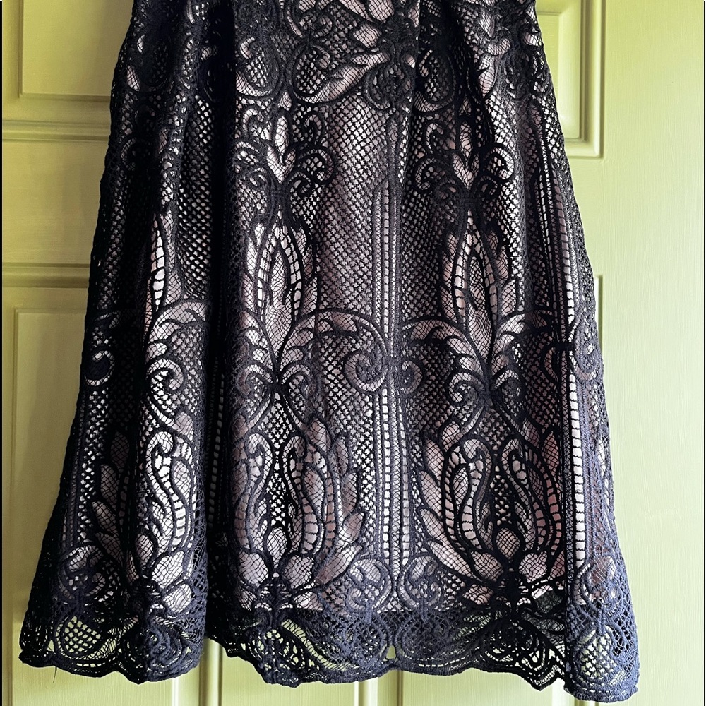Size XS cropped top with XS matching skirt by Francesca’s, black - Picture 12 of 15